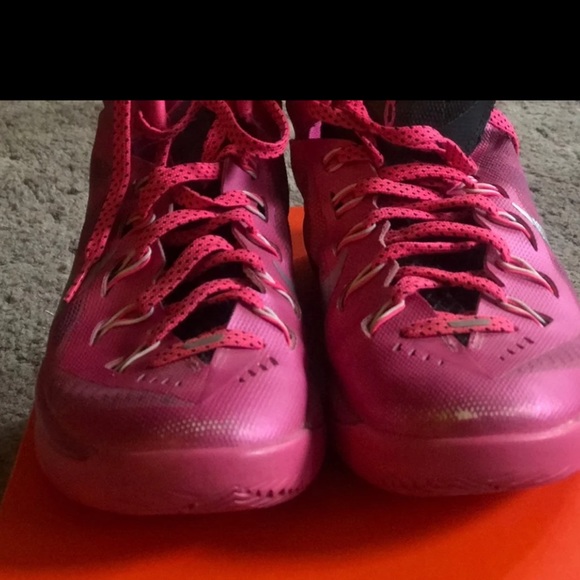 Nike Hyperdunk 2014 Breast Cancer Edition - Picture 4 of 7